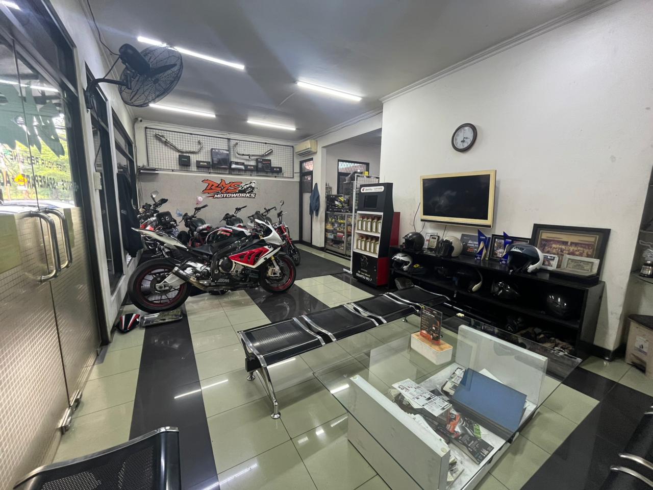Interior 2